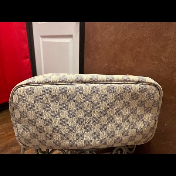 LV Damier Azur purchased in March 2021 includes box, dustbag, and receipt! - Picture 3 of 8